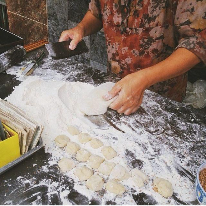 Chiếc bánh tiêu nhất phẩm ở Vũng Tàu làm người ta xếp hàng cả tiếng mới mua được-9