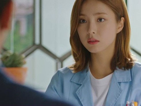 Em chồng dẫn người yêu về ra mắt gia đình, tôi sốc không nói nên lời khi nhìn thấy người đàn ông đó