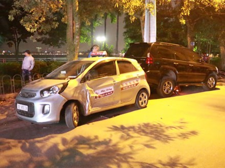 Ô tô Lexus tông gần chục xe trên phố Hà Nội: Sức khỏe các nạn nhân giờ ra sao?