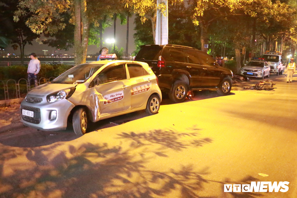 Ô tô Lexus tông gần chục xe trên phố Hà Nội: Sức khỏe các nạn nhân giờ ra sao?-1
