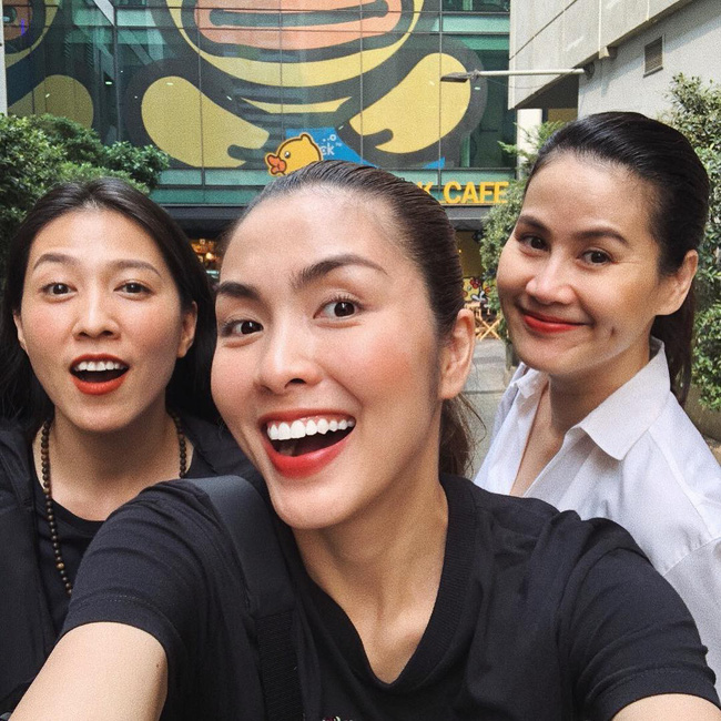 Được dân tình khen ngoài 30 mà da căng mướt, Hà Tăng bật mí luôn bí quyết làm đẹp nằm ở sản phẩm này-4