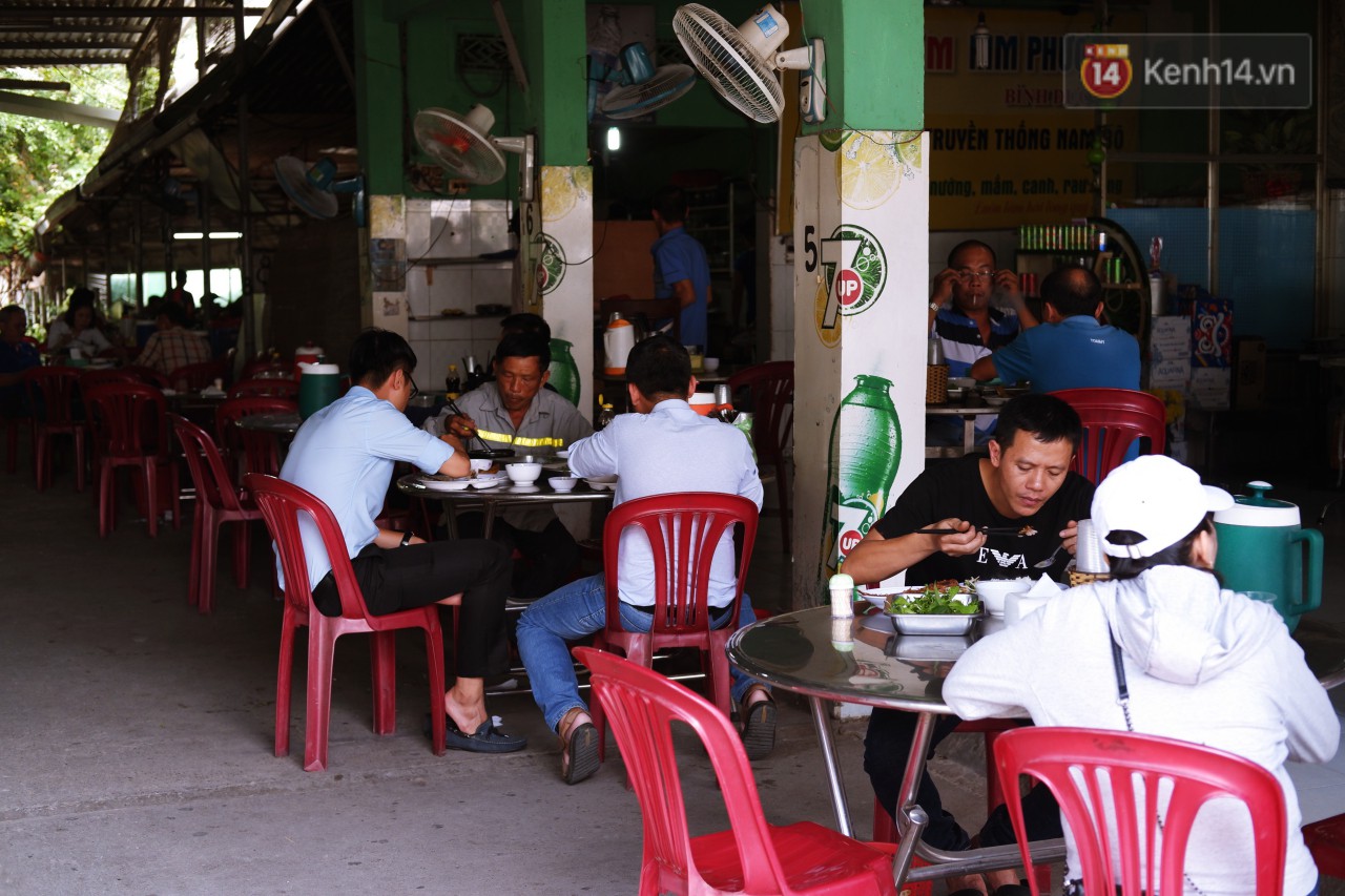 Chuyện tình Anh Đức và cô bán cơm lớn hơn 4 tuổi: Anh giờ bận lắm không thương ai khác được, chỉ thương bà xã với hai đứa nhỏ thôi à!-4