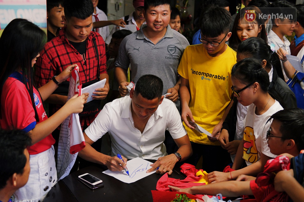 Chuyện tình Anh Đức và cô bán cơm lớn hơn 4 tuổi: Anh giờ bận lắm không thương ai khác được, chỉ thương bà xã với hai đứa nhỏ thôi à!-2