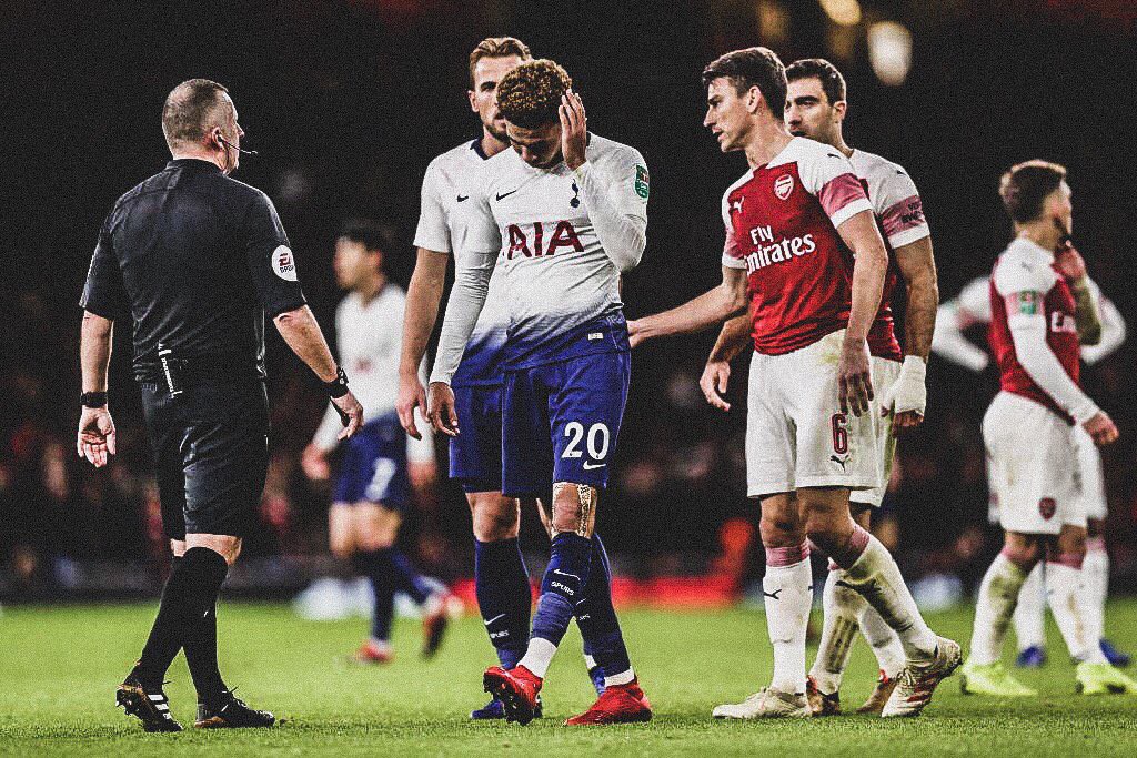 Bị CĐV Arsenal ném chai nước vào đầu, đồng đội của Son Heung-min đáp trả cực mạnh-1