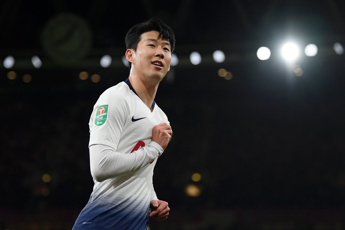 Bị CĐV Arsenal ném chai nước vào đầu, đồng đội của Son Heung-min đáp trả cực mạnh-6