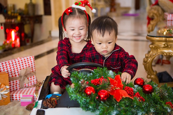 Dương Cẩm Lynh và con trai 2 tuổi chụp ảnh Giáng sinh-16