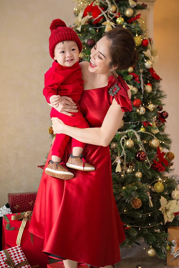 Dương Cẩm Lynh và con trai 2 tuổi chụp ảnh Giáng sinh-6