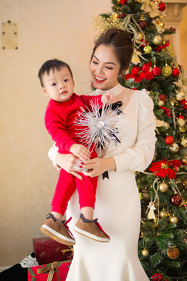 Dương Cẩm Lynh và con trai 2 tuổi chụp ảnh Giáng sinh-15
