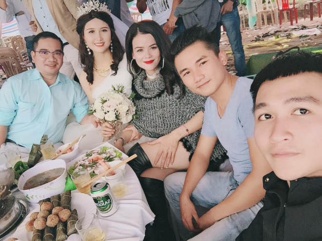 Ảnh hiếm thí sinh HHVN 2014 từng cạo đầu đi tu đội tóc giả, rạng rỡ trong đám cưới với chồng đại gia-5