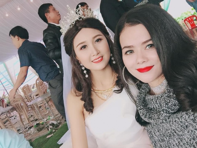 Ảnh hiếm thí sinh HHVN 2014 từng cạo đầu đi tu đội tóc giả, rạng rỡ trong đám cưới với chồng đại gia-3