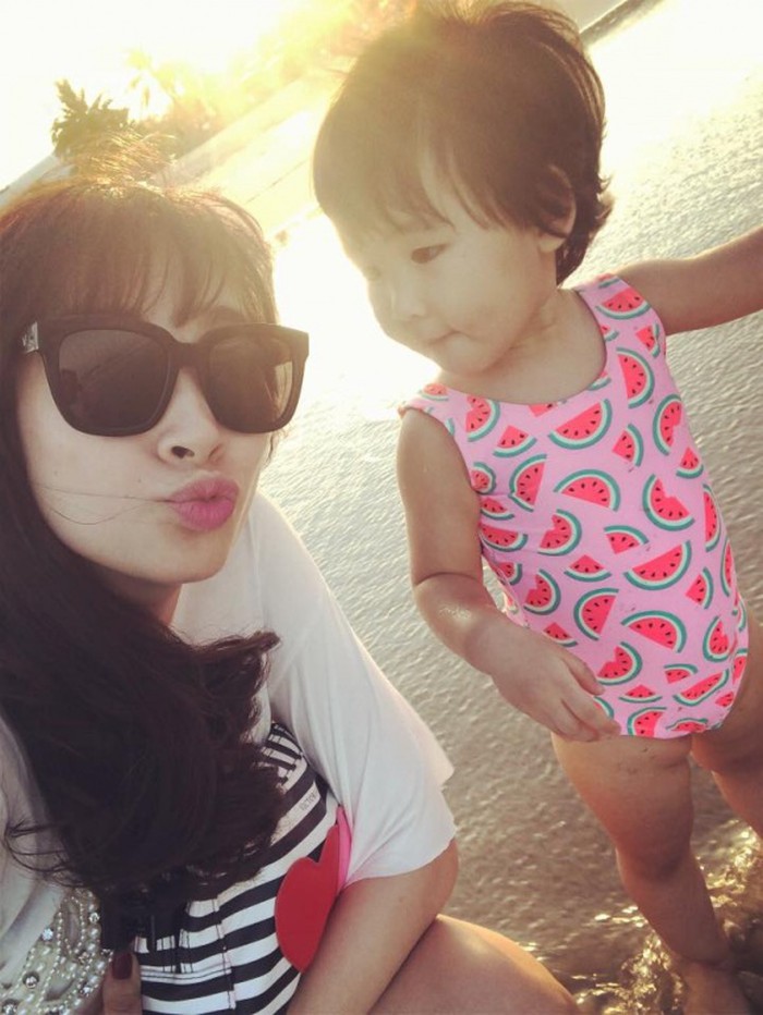 Ngỡ ngàng trước nhan sắc vợ của BTV Quốc Khánh: Trẻ trung bất chấp tuổi tác, 2 con vẫn đẹp như lúc đôi mươi-8