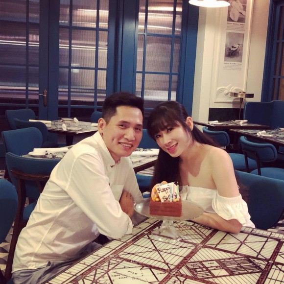 Ngỡ ngàng trước nhan sắc vợ của BTV Quốc Khánh: Trẻ trung bất chấp tuổi tác, 2 con vẫn đẹp như lúc đôi mươi-15