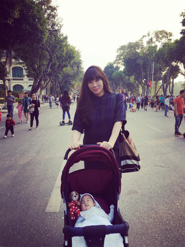 Ngỡ ngàng trước nhan sắc vợ của BTV Quốc Khánh: Trẻ trung bất chấp tuổi tác, 2 con vẫn đẹp như lúc đôi mươi-4