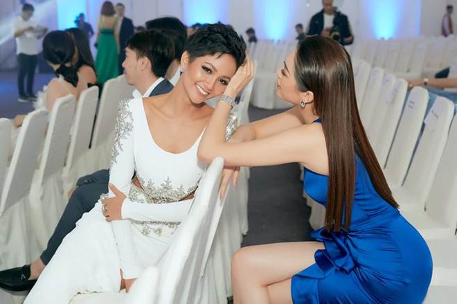 Không còn là Hoa hậu nghèo nhất VBiz, Đỗ Mỹ Linh mang trang sức tiền tỷ thắp sáng thảm đỏ-13