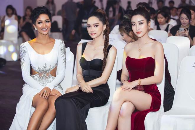 Không còn là Hoa hậu nghèo nhất VBiz, Đỗ Mỹ Linh mang trang sức tiền tỷ thắp sáng thảm đỏ-5