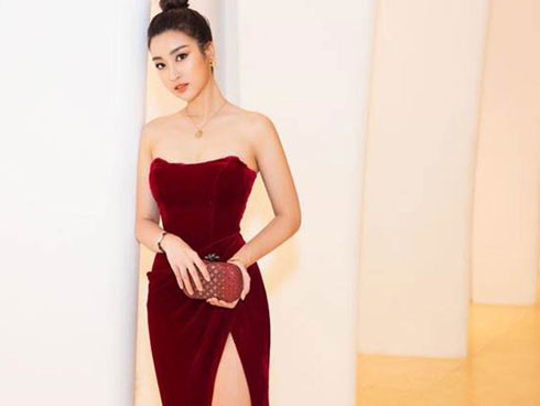 Thần chú” giúp Đỗ Mỹ Linh đạt đến đỉnh cao sắc vóc không gì khác chính là: đầm ánh kim-5