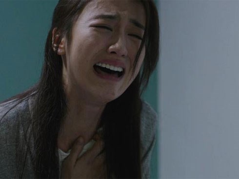 Đêm “mặn nồng” đầu tiên, anh nhìn tôi hỏi: “Em vá cái đó hết nhiều tiền không?”