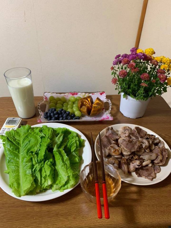 Khoe mâm cơm rực rỡ sắc màu, cô nàng độc thân bị chị em quay lưng vì thực đơn chẳng giống ai-4