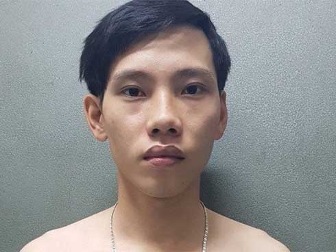 Tông xe liên hoàn trên cầu thần chết ở Sài Gòn, ô tô 4 chỗ bị đè bẹp giữa hai xe container-3