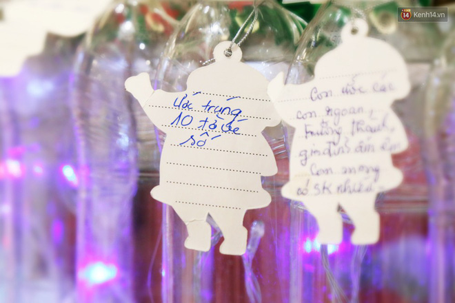 Những điều ước giản đơn trên cây thông Noel làm bằng vỏ chai nhựa ở Sài Gòn: Con ước ba mẹ sẽ không cãi nhau nữa...-6