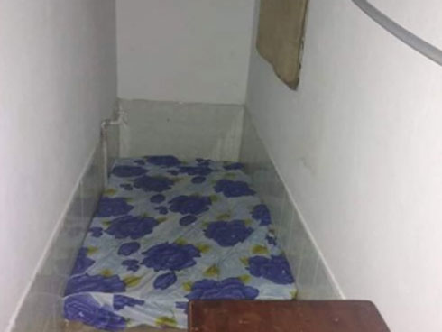 Đôi trai gái nằm ôm hôn trên giường mặc bạn thân ngồi cạnh, câu chuyện khiến nhiều người bức xúc-2