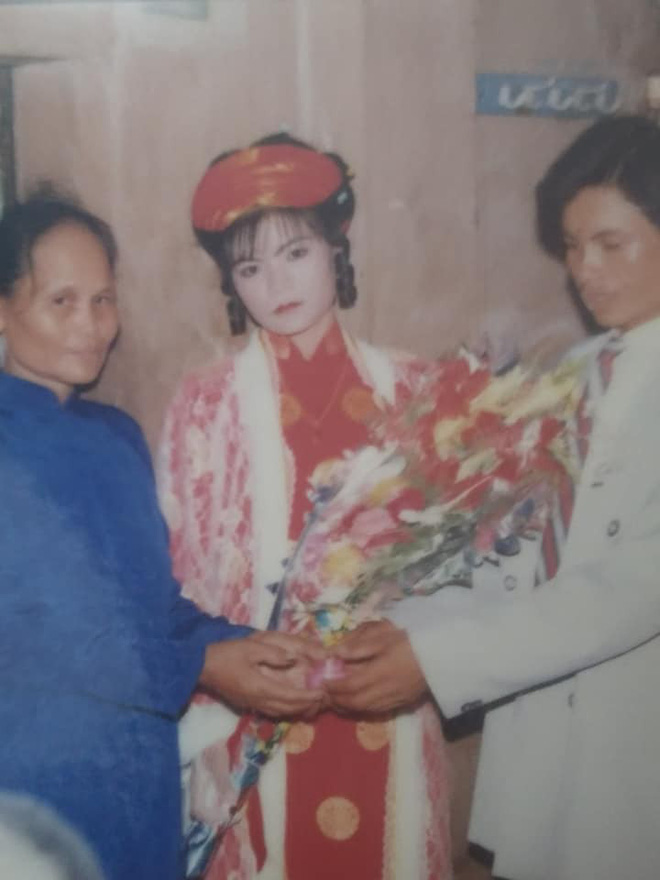 Đám cưới không nụ cười của người phụ nữ cách đây 22 năm và chuyện kể từ cậu con trai-1