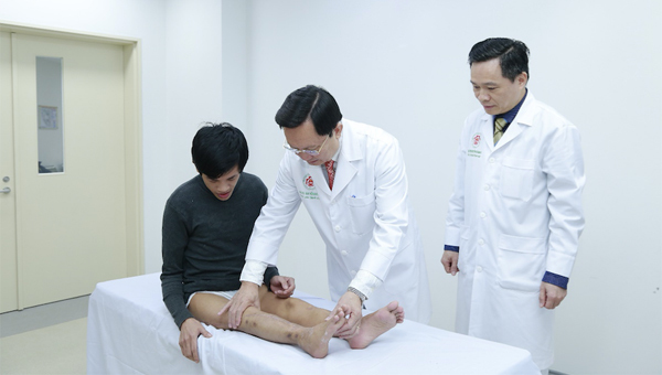 ‘Hoàng tử ếch’ ở Nam Định đi lại được sau 28 năm-3