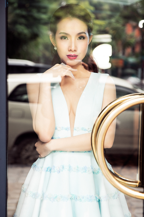 Thùy Lâm khoe nhan sắc không tì vết sau 10 năm thi Miss Universe-10