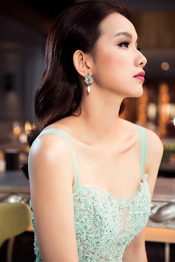 Thùy Lâm khoe nhan sắc không tì vết sau 10 năm thi Miss Universe-11