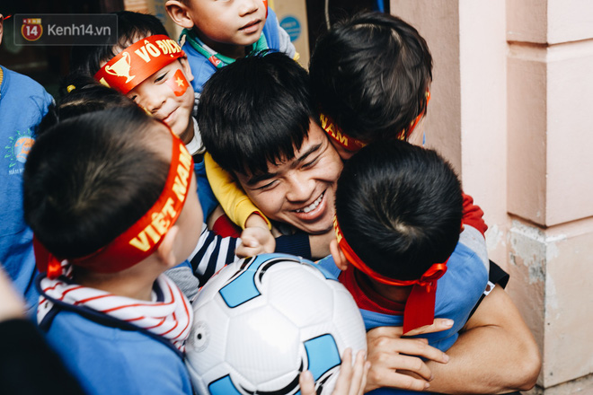 Đỗ Duy Mạnh: Chuyện cậu bé nhặt bóng 10 năm trước và người hùng sau vô địch AFF Cup 2018-17