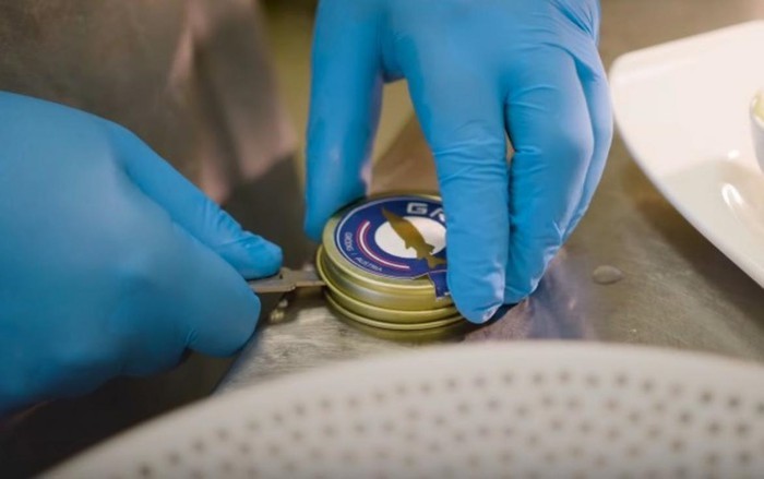 Hộp trứng cá muối giá cao hơn một chiếc Porsche 911 có gì lạ?-2