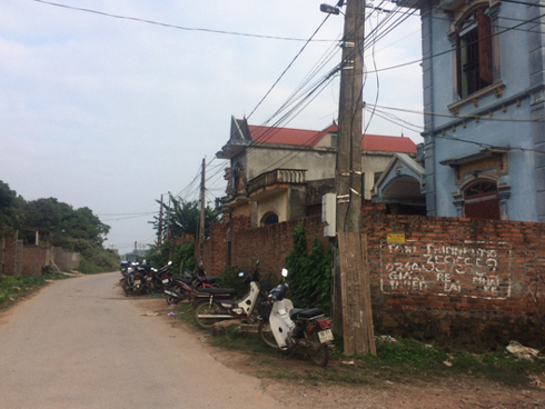 Phát hiện thi thể bé sơ sinh trong túi nilon trước cổng chùa-2