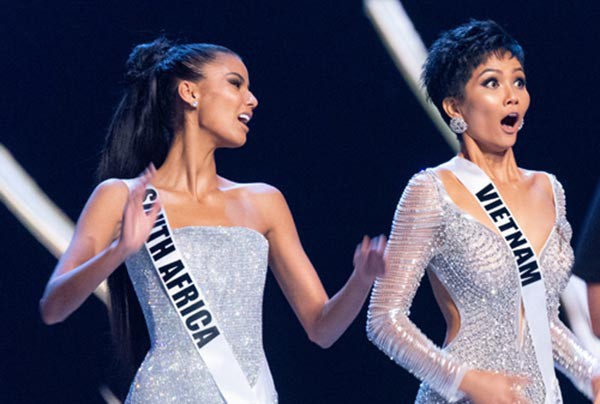 Loạt hình ảnh khó đỡ, gây cười của HHen Niê tại Hoa hậu Hoàn vũ thế giới-8