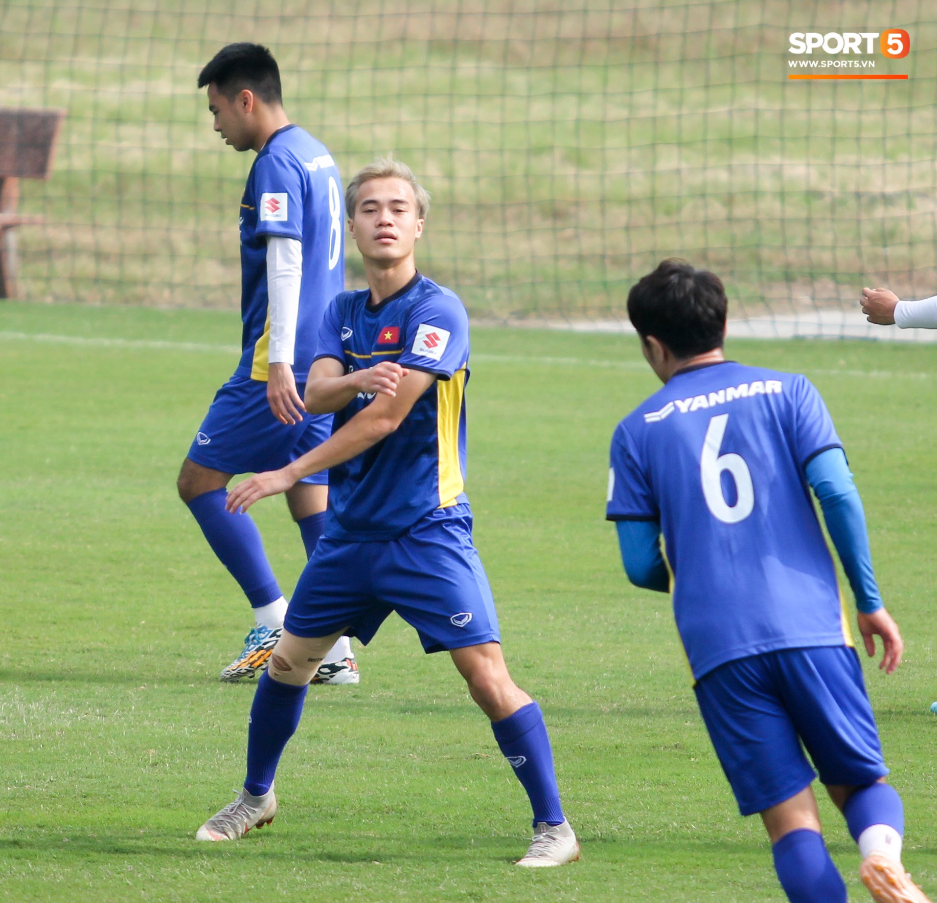 Công Phượng làm tóc giống súp lơ, Văn Toàn trở lại với kiểu ông già đầu bạc-4