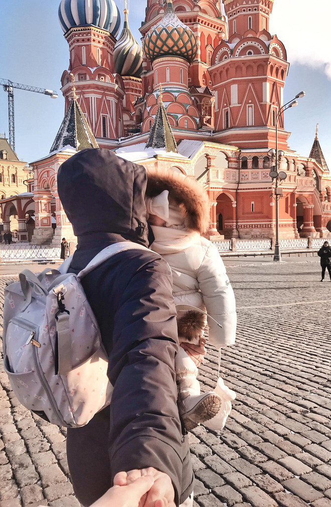 Cô bé Việt mặc kín mít như phi hành gia, chỉ hở đôi mắt tạo dáng chụp ảnh dưới cái lạnh -17 độ ở Nga khiến nhiều người bật cười-3