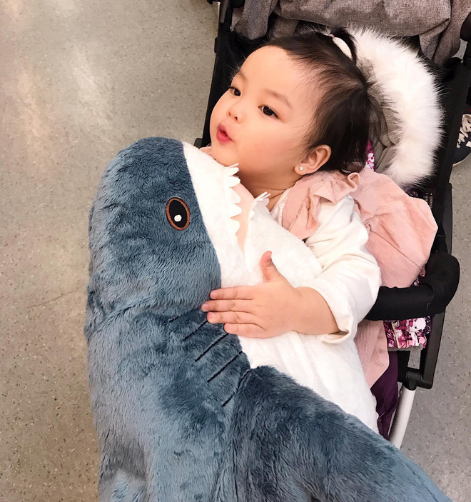 Cô bé Việt mặc kín mít như phi hành gia, chỉ hở đôi mắt tạo dáng chụp ảnh dưới cái lạnh -17 độ ở Nga khiến nhiều người bật cười-11