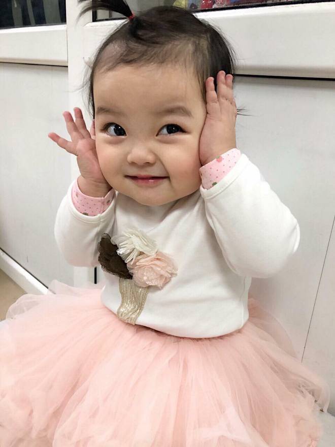 Cô bé Việt mặc kín mít như phi hành gia, chỉ hở đôi mắt tạo dáng chụp ảnh dưới cái lạnh -17 độ ở Nga khiến nhiều người bật cười-12