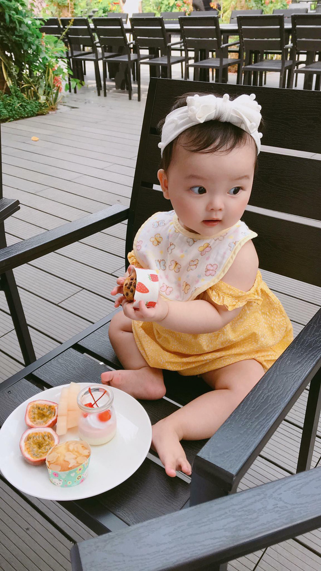 Cô bé Việt mặc kín mít như phi hành gia, chỉ hở đôi mắt tạo dáng chụp ảnh dưới cái lạnh -17 độ ở Nga khiến nhiều người bật cười-13