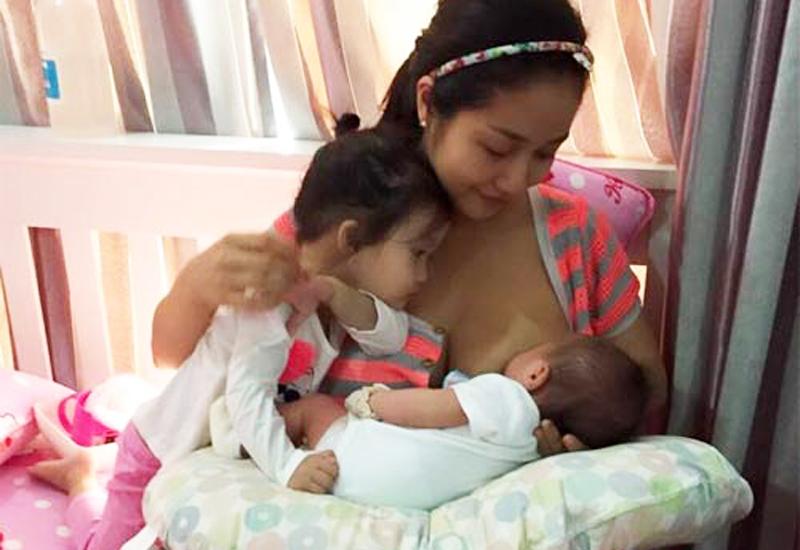 12 mỹ nhân vòng 1 ngoại cỡ vén áo cho con bú đẹp đến nghẹt thở-13