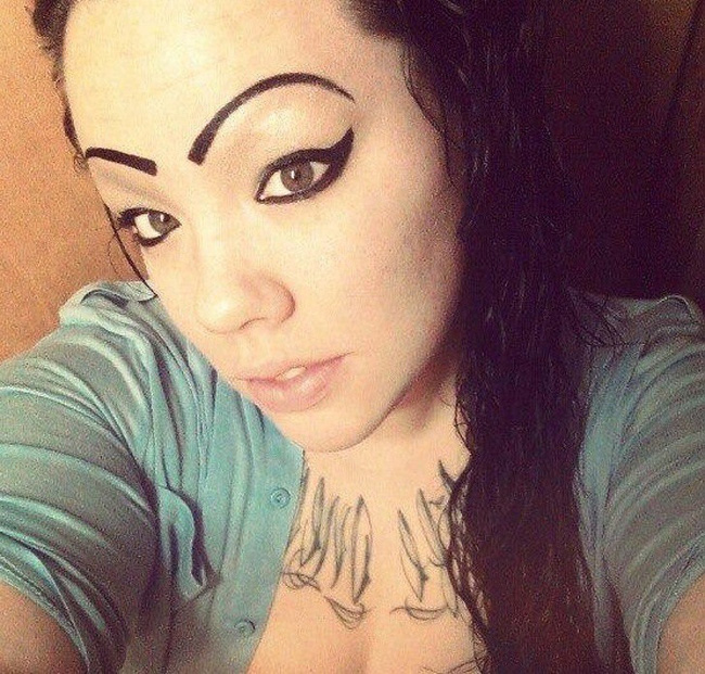 Hóa ra trên đời này vẫn còn những cặp chân mày không giống ai đến mức người xem phải hết hồn thế này-15