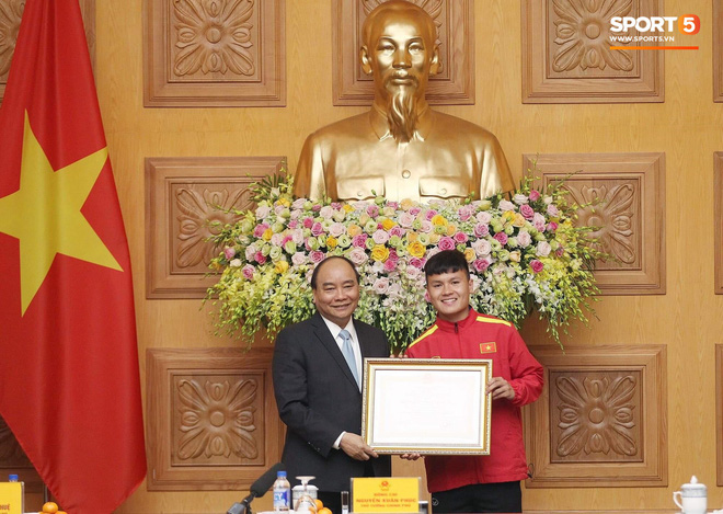 Quang Hải được Thủ tướng trao tặng Huân chương Lao động hạng Nhì-2