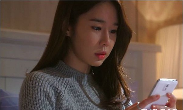 Nữ giáo viên chết lặng khi xem điện thoại của chồng chưa cưới-1