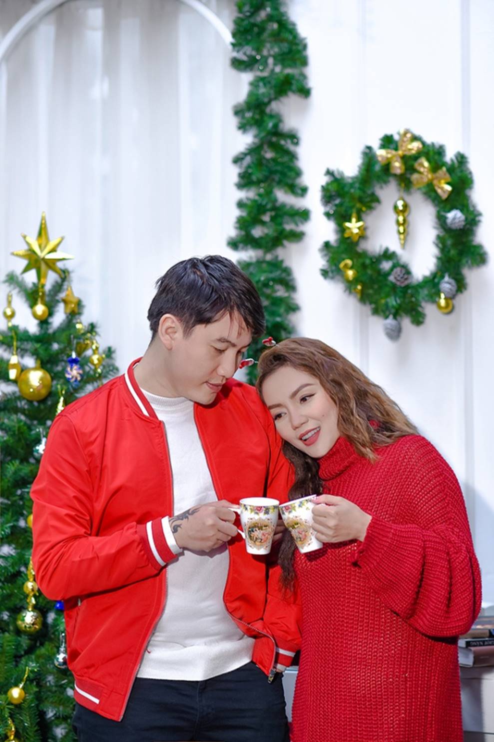 Ngọc Anh tình tứ cùng bạn trai tin đồn ít tuổi trong bộ ảnh Giáng sinh-2