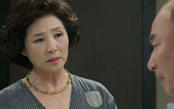 Con dâu về quê ngoại sinh con đến khi quay về thì không thấy cháu đâu mà thông báo một câu lạnh lùng-1