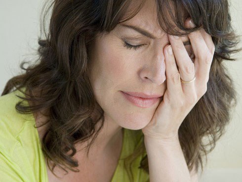 Con dâu về quê ngoại sinh con đến khi quay về thì không thấy cháu đâu mà thông báo một câu lạnh lùng