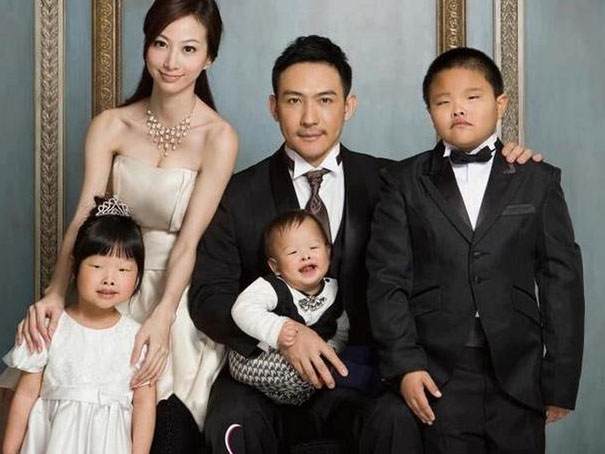 Ra trường 20 năm, ông chú thù dai vẫn quay lại trường đánh thầy giáo cũ vì hay phạt mình lúc đi học-2