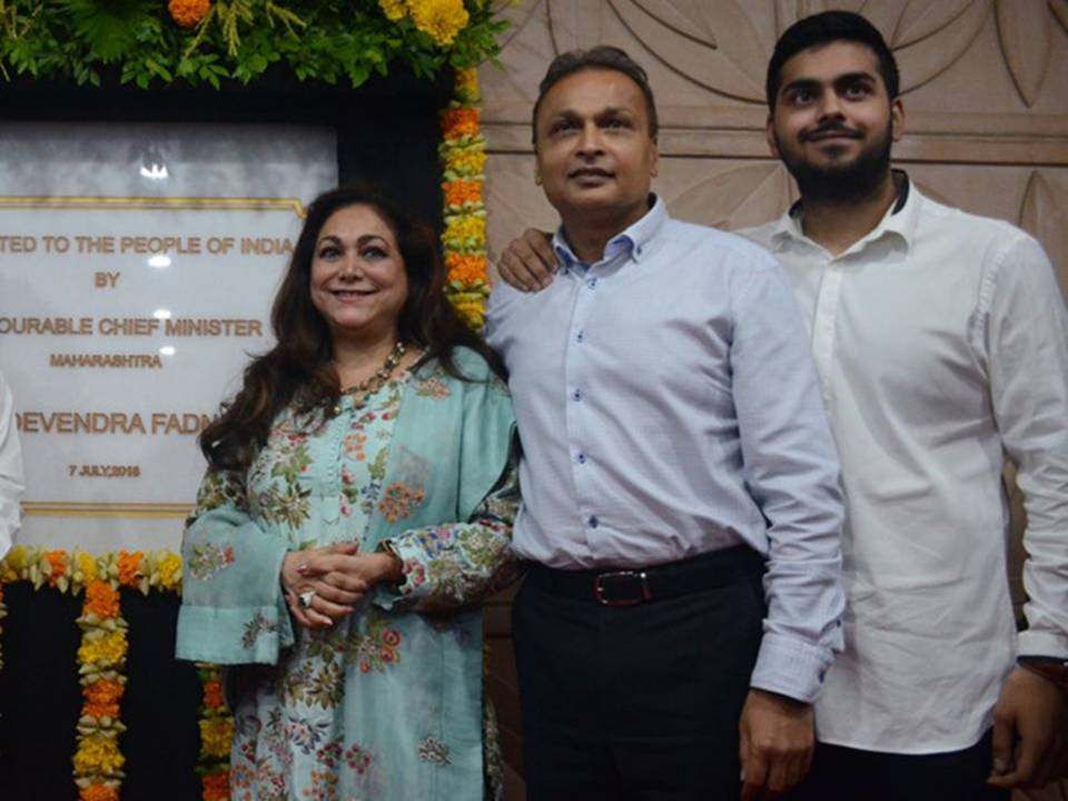 Cuộc sống xa hoa của gia tộc giàu nhất châu Á-10