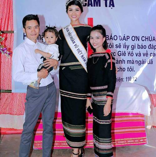 Chị từ chối lấy chồng để đăng quang, em gái HHen Nie đã kết hôn 3 năm, con 2 tuổi-1