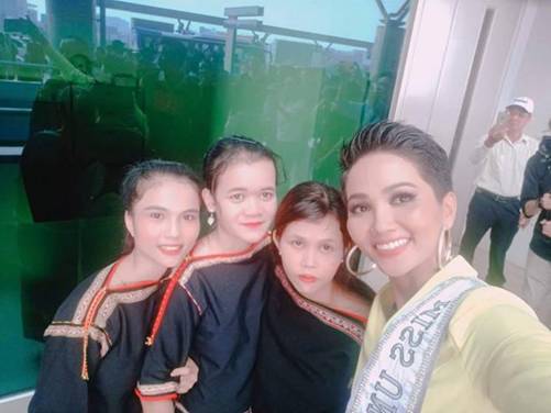 Chị từ chối lấy chồng để đăng quang, em gái HHen Nie đã kết hôn 3 năm, con 2 tuổi-2