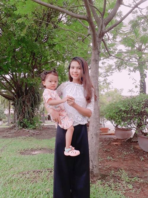 Chị từ chối lấy chồng để đăng quang, em gái HHen Nie đã kết hôn 3 năm, con 2 tuổi-4